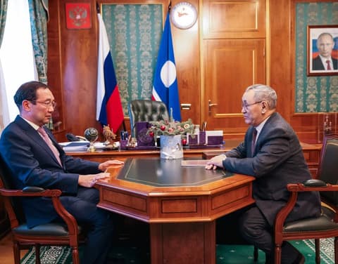 Айсен Николаев оценил работу профсоюзов госучреждений республики